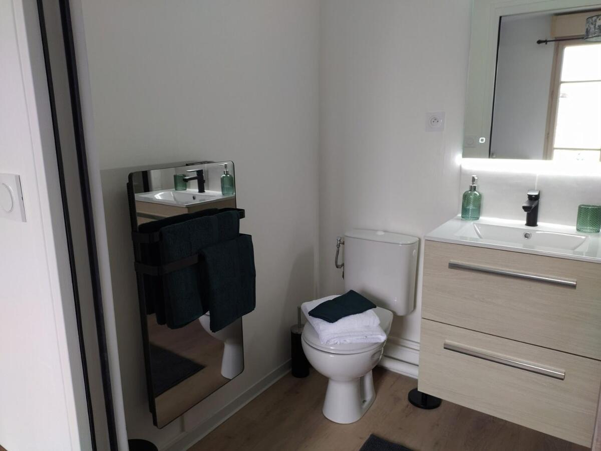 The Industrial ~ Parking ~ Self Check-in Apartment Le Mans